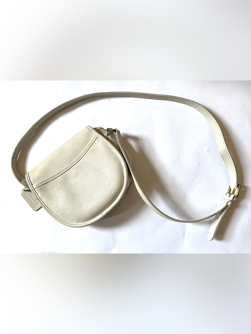 Vintage Coach Chalk White Leather Crossbody Saddle Bag with Turn-Lock - Picture 2 of 4